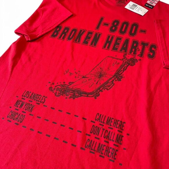NWT Red and black 1-800 broken hearts graphic t-shirt - Picture 2 of 5